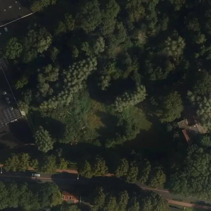 Verlaten Speeltuin & Woning