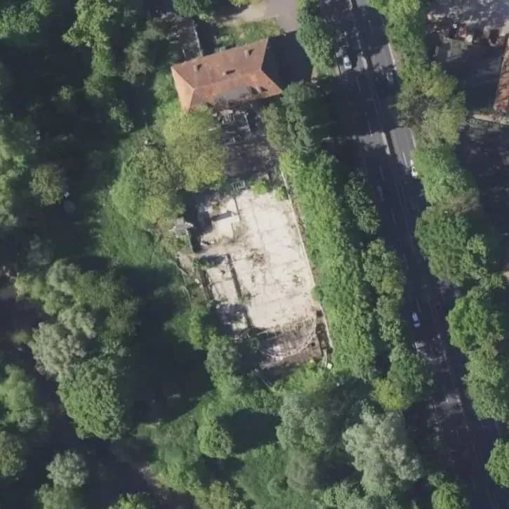 Verlaten Buitenzwembad	