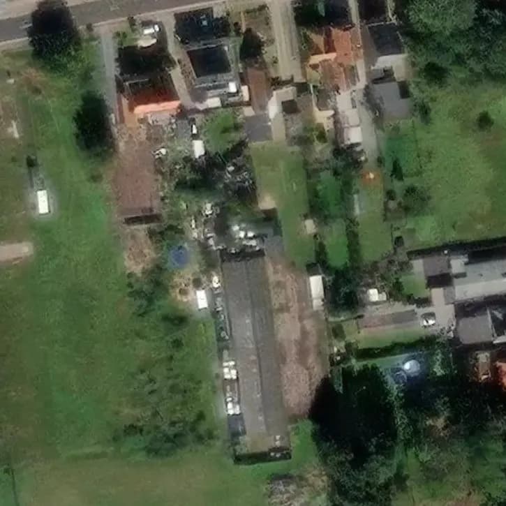 Verlaten Mercedes Garage