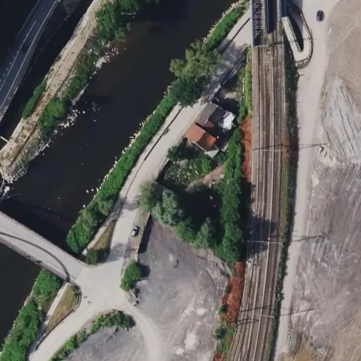 Verlaten Garage + Woningen